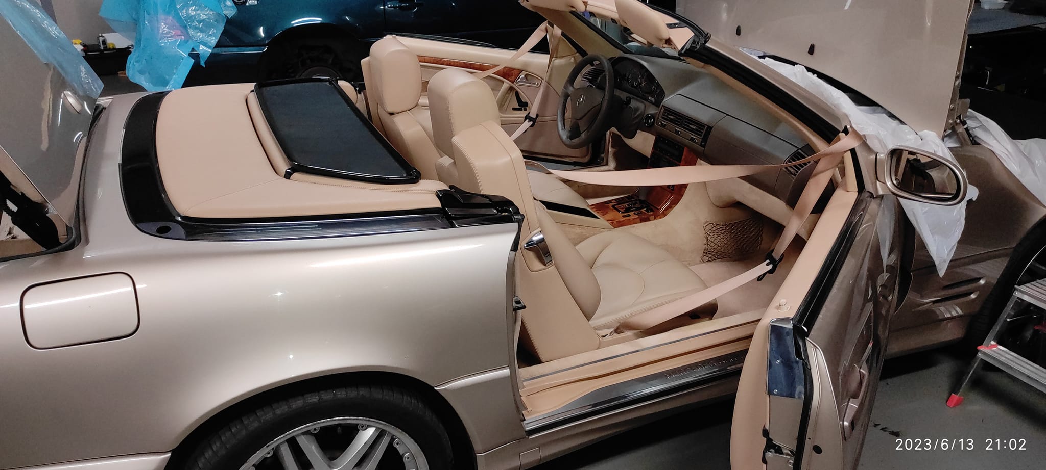 Wnętrze nowoczesnego samochodu sportowego